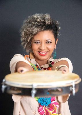 Sandra Belê anima arraial no Miramar