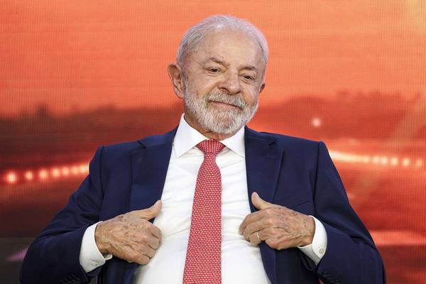 Lula lidera cenários de 1º e 2º turnos