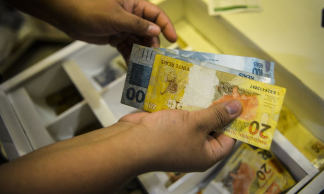 Governo propõe mínimo de R$ 1.630
