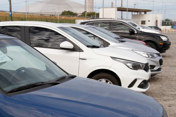 Mais de 500 veículos serão vendidos