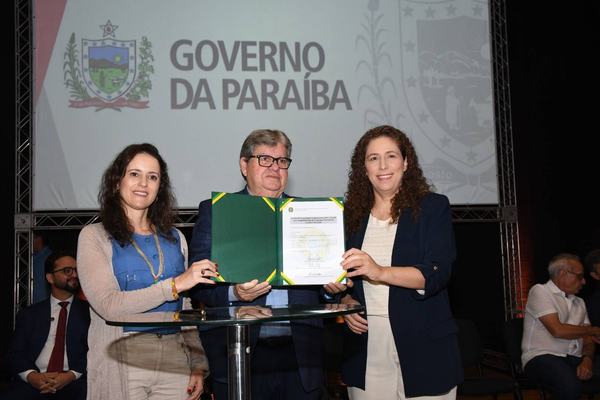 João e ministra anunciam ações