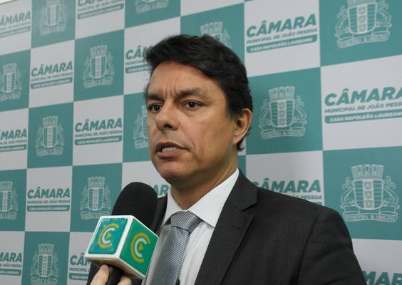 Vereador renuncia à presidência