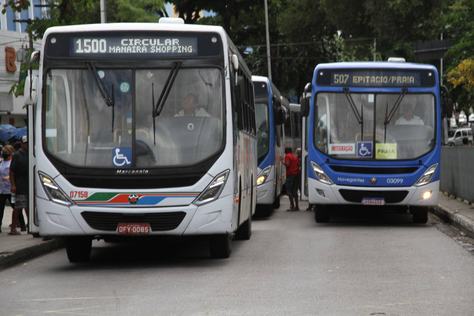 onibus-pegando-passageiros-na-via_f-evandro-5.jpg