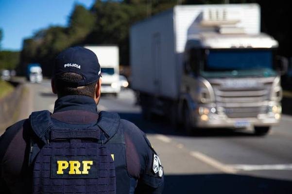 PRF registra sete mortes e 23 prisões