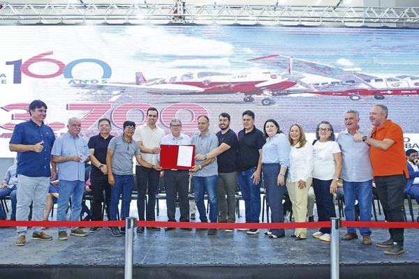 João inaugura e anuncia novas obras