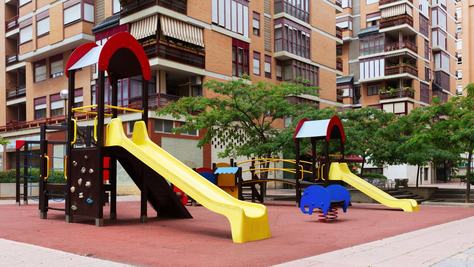 playground-na-rua-da-cidade-freepik.jpg