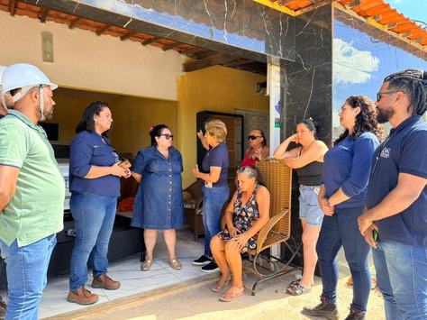 prefeita-de-uirauna-visitando-familias-atingidas-divulgacao-secom-uirauna-2.jpeg