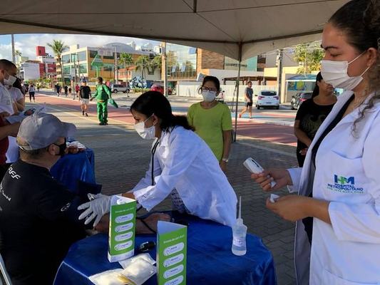 Prevenção ao AVC: Hospital Metropolitano promove ação na orla da capital