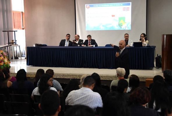 Cidadãos fiscalizam gastos públicos