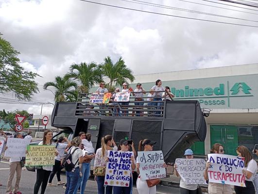 Suspensão de parceria da Unimed-JP com a Clínica Estima provoca protesto na capital