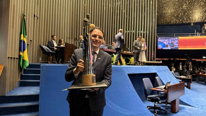 Paraíba recebe comenda do Senado