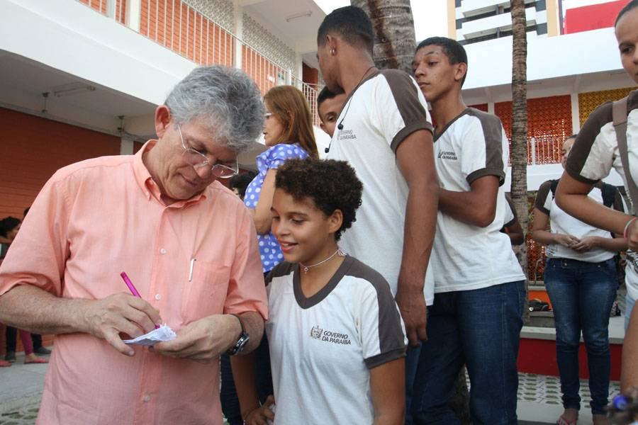 ricardo-entrega-reforma-da-escola-alice-carneiro-foto-francisco-franca-2.jpg