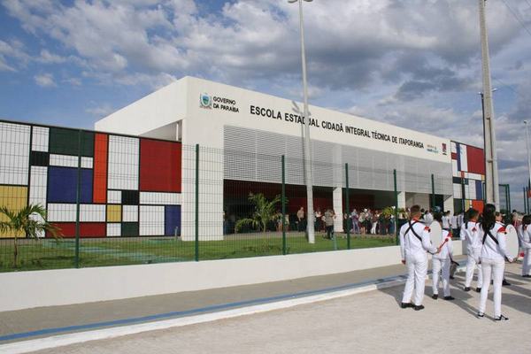 Governo entrega escola técnica em Itaporanga com cursos de moda e administração