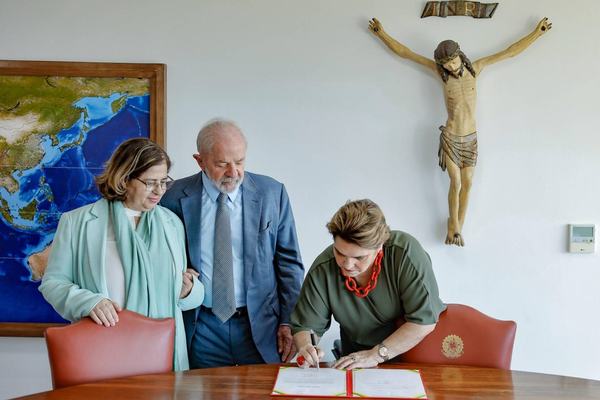 Presidente empossa Márcia Lopes