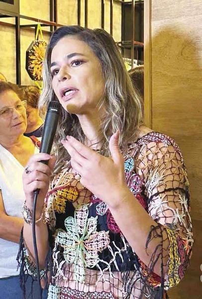 rosalialucassecompb.jpg