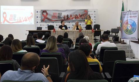 rosi-farias_repres-do-forum-ong-aids_f-evandro-1.jpg
