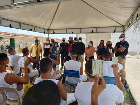 Segurança e Cidadania: Seap entrega documentos de identidade a reeducandos