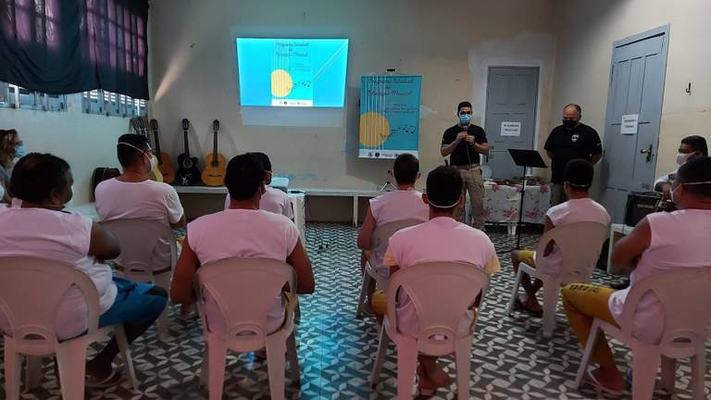 Ressocialização: Seap lança projeto de música com aulas de violão e técnica vocal para reeducandos