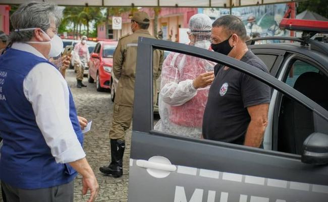 João Azevêdo acompanha início de vacinação das forças de Segurança e anuncia chegada de novas doses para imunizar profissionais