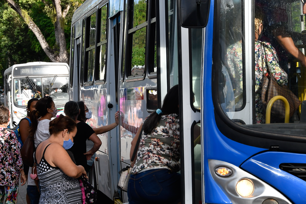 Empresas avaliam pedido de reajuste no transporte público