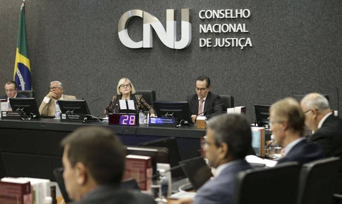Aprovada regra de paridade de gênero para juízes