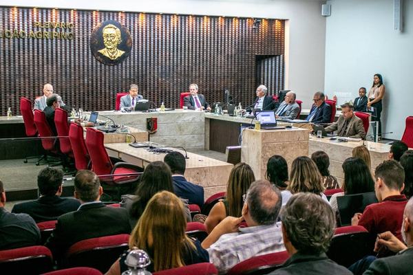 TCE adia decisão sobre ação do MPC