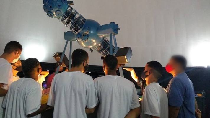 Pé no Espaço: Socioeducandos da Semiliberdade conhecem equipamentos do Espaço Cultural