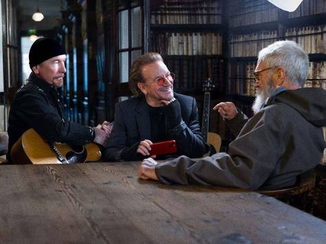 the-edge_-bono-e-david-letterman-_de-costas_.jpg