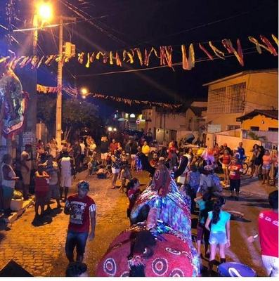 Boi Vermelho desfila em Jaguaribe