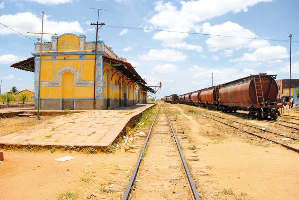 Nos trilhos de uma memória forjada a ferro