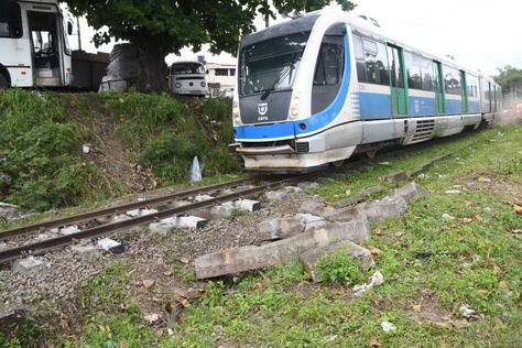 trem-passando-na-passagem-de-nivel-antigo-lixao_f-evandro-3.jpg