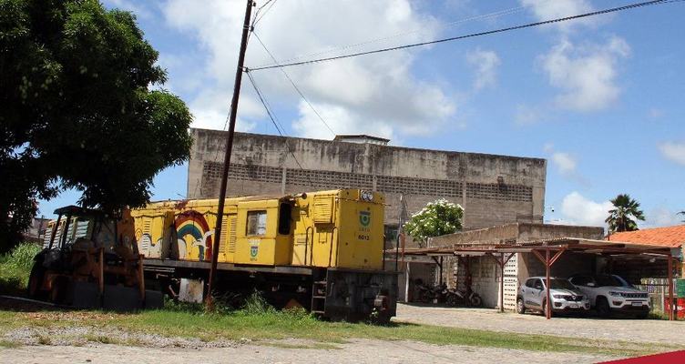 “Cemitério de trens”: pátio da Estação Ferroviária de Cabedelo tem abrigado equipamentos antigos ou fora de uso