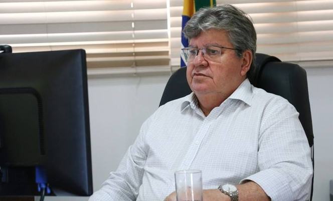 João Azevêdo anuncia parceria com a Uber oferecendo transporte gratuito à população que vai se vacinar