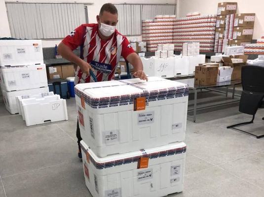 Paraíba recebe novas doses da vacina Coronavac e distribui para os municípios neste domingo (09)
