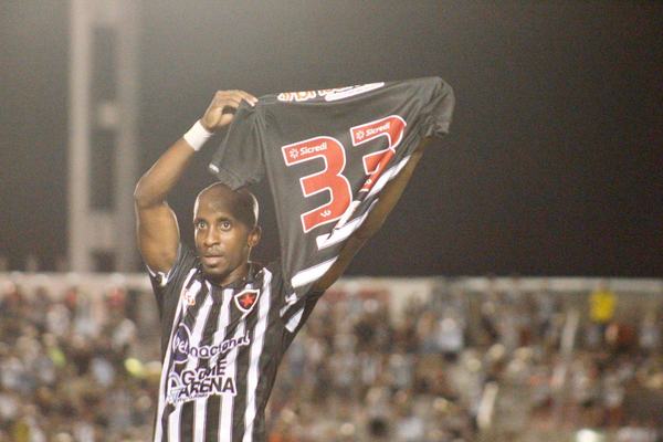 Belo assume a liderança e fica mais perto do quadrangular