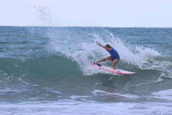 Paraibana brilha na etapa do Brasil Pro Surf